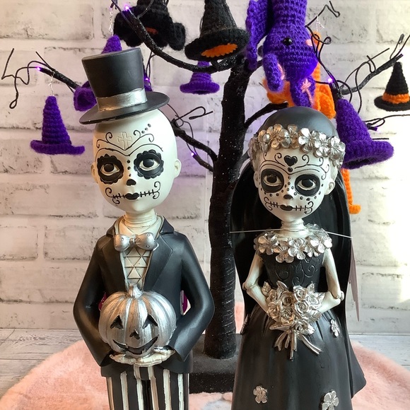SKULL & BONES 12in Halloween Bride & 14” Halloween Groom Figurines - Picture 3 of 5